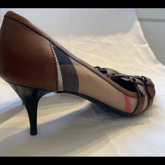 burberry pumps